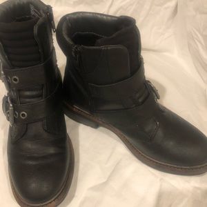 Black ankle boots 👢